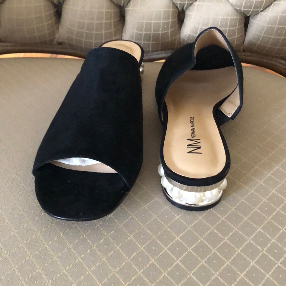 New Black sweat sands 37 Neman Marcus brand